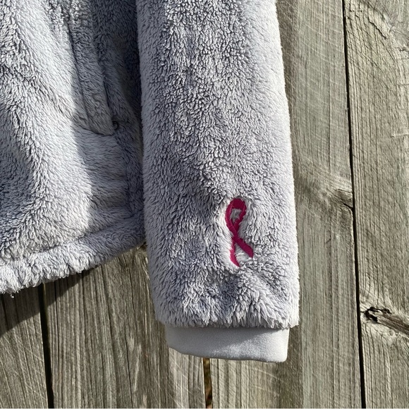 GUC The North Face Women’s L Gray Fur Jacket with Breast Cancer Ribbon (1 flaw) - Picture 4 of 15